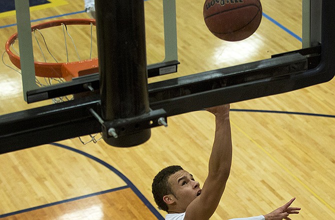 Helias guard Isiah Sykes puts up a layup during Tuesday night's game against Mexico at Rackers Fieldhouse.