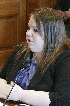 Becky Wekenborg of Jefferson City testifies for a state Senate committee Wednesday morning.