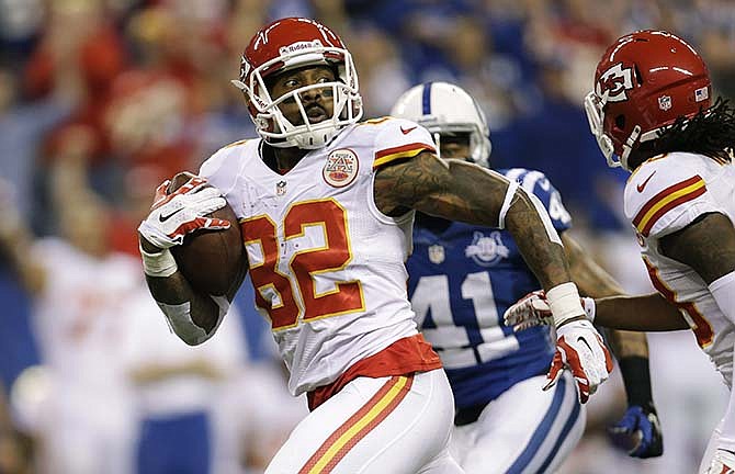 In this Jan. 4, 2014, file photo, Kansas City Chiefs wide receiver Dwayne Bowe (82) carries the ball against the Indianapolis Colts during the first half of an NFL wild-card playoff football game in Indianapolis. A person familiar with the negotiations says free agent wide receiver Dwayne Bowe has agreed to contract terms with the Cleveland Browns. 