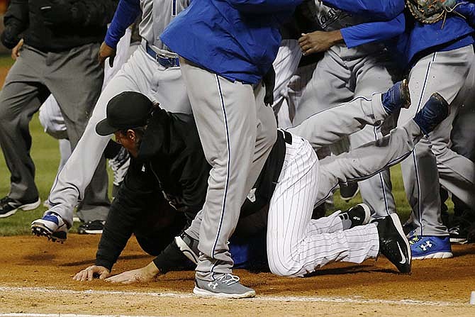 Chicago White Sox's Jeff Samardzija, center, fights with Kansas City Royals players during the seventh inning of a baseball game Thursday, April 23, 2015, in Chicago. 