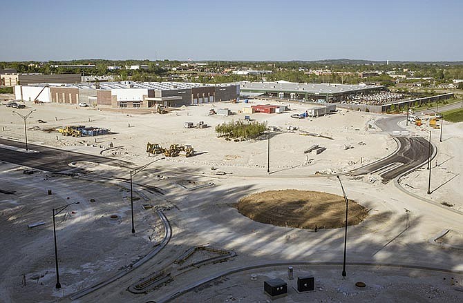 
Sam's Club is tentatively planning a July 23 opening of its Jefferson City store, which is currently under construction at 849 Stoneridge Parkway. The 136,454-square-foot facility will also include an accompanying fuel station. 