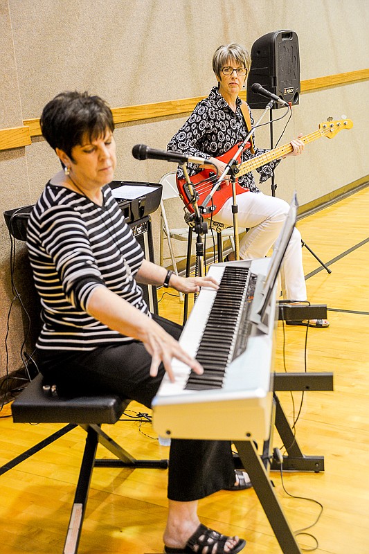 Sisters Connie Walker and Linda Cable provided musical entertainment while guests enjoyed ice cream sundaes prior to the Friends of the Library Family Feud fundraiser Saturday.