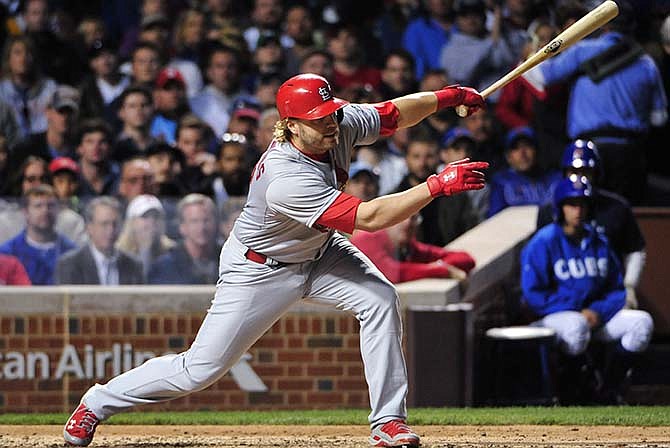 St. Louis Cardinals' Mark Reynolds hits an RBI single against the Chicago Cubs during the sixth inning in the second baseball game of a doubleheader, Tuesday, July 7, 2015, in Chicago.