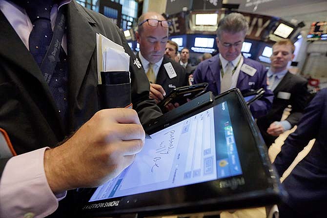 Traders work on the floor of the New York Stock Exchange, Thursday, Aug. 13, 2015. Global stocks are steadying as the decline in China's currency slowed and the country's central bank tried to ease fears of more big declines. 