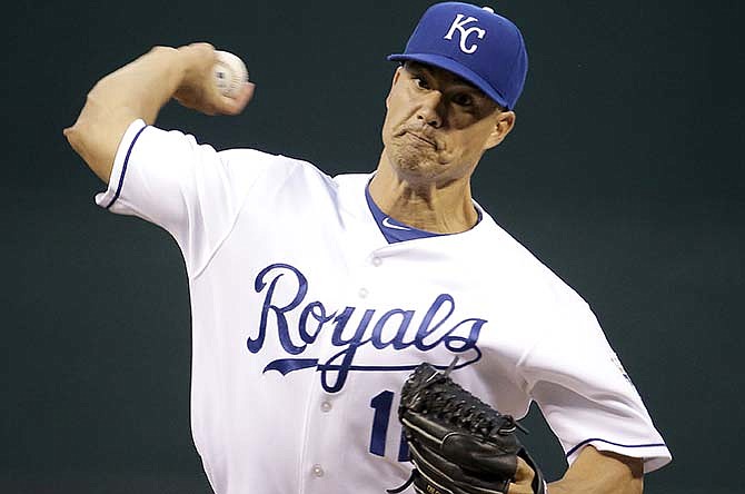 Kansas City Royals starting pitcher Jeremy Guthrie throws during the first inning of a baseball game against the Seattle Mariners, Tuesday, Sept. 22, 2015, in Kansas City, Mo. 