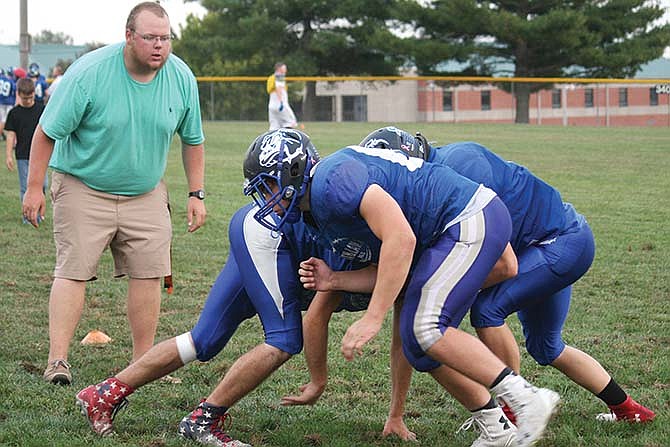 
South Callaway defensive linemen work on a double-team drill as assistant coach Nick Trammell watches during a
practice this week in Mokane, Mo.