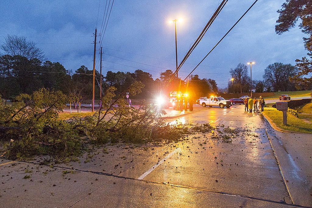 First wave of rain hits area; flash flood threat continues | Texarkana ...