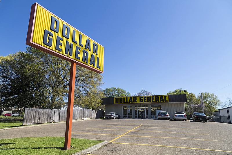Dollar General, Chuck E. Cheese's want to sell beer, records show