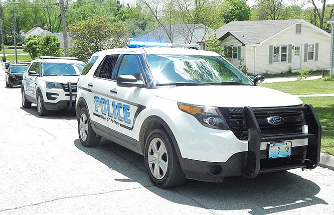 Fulton police officers served a search warrant at a house near the intersection of St. Francois and Tyler streets early Wednesday afternoon.