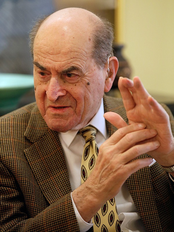Dr Henry Heimlich 96 Uses His Maneuver To Save Choking Woman