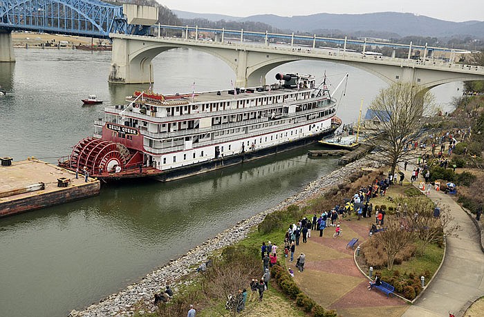 Spectators line the bank of the Tennessee River in 2015 as the Delta Queen riverboat waits to depart from Chattanooga, Tennessee, on its way to Louisiana for restoration. 