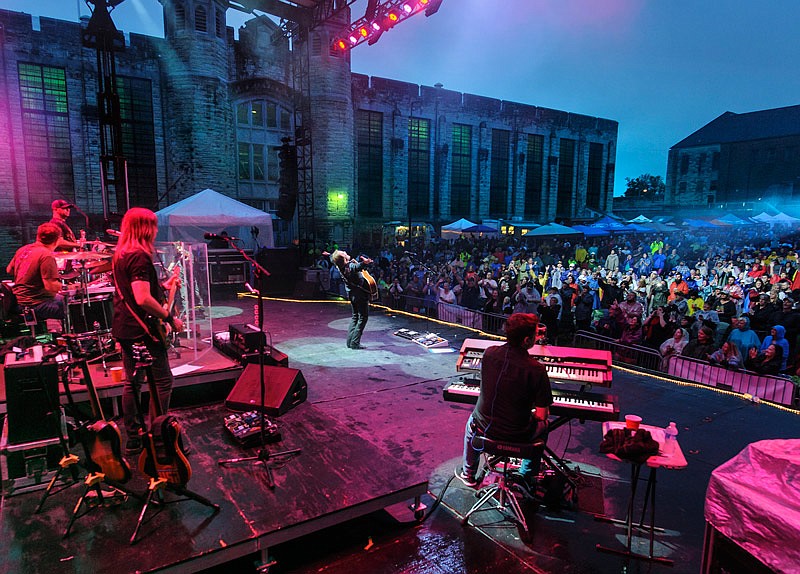 A capacity crowd filling the old Missouri State Penitentiary yard cheers as country music outlaw legend Travis Tritt soaks up the spotlight Saturday, July 2, 2016 after performing one of his numerous hits during the Salute to America "Concert Inside the Walls."