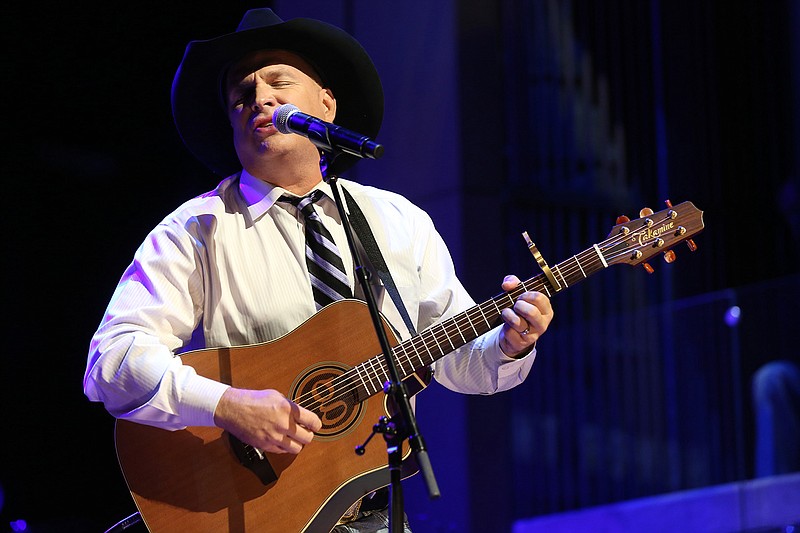 Garth Brooks announces launch of Sirius channel