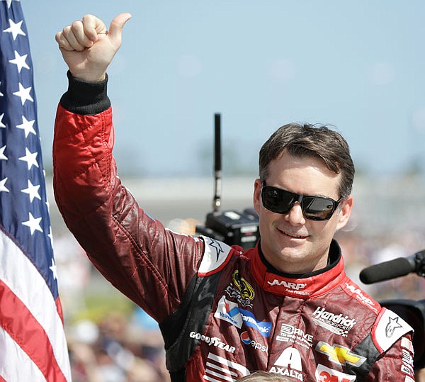 Jeff Gordon will return to NASCAR this weekend, replacing Dale Earnhardt Jr., who is recovering from concussion-like symptoms.