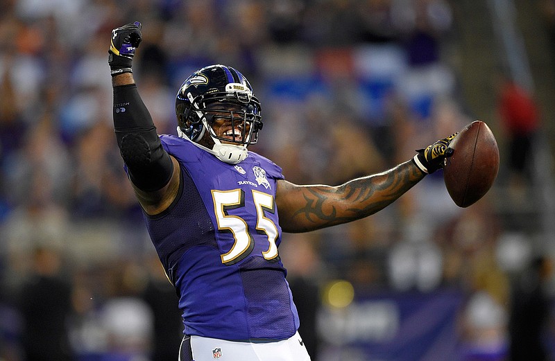 Baltimore Ravens leader Ray Lewis directs the Ravens defense