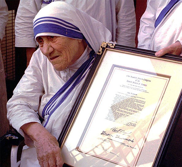 mother-teresa-saint-of-the-gutters-canonized