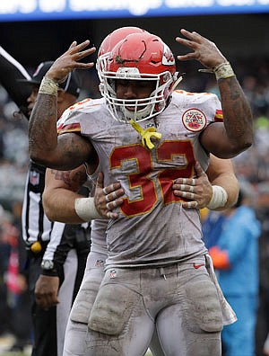 Chiefs running back Spencer Ware gestures during last Sunday's game against the Raiders in Oakland, Calif.