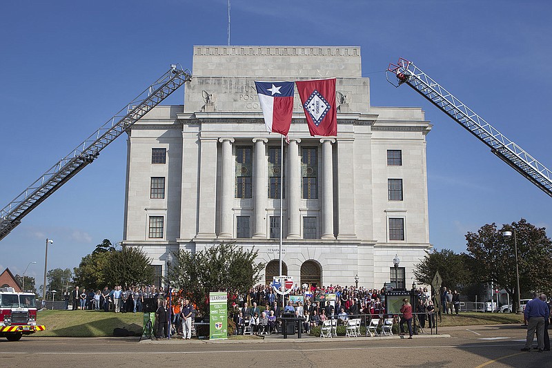 More than 300 locals pose for a group photo on the state line of Texas and Arkansas Tuesday morning, Oct. 25, 2016, during ceremony announcing Texarkana's designation as a Cultural District by the Texas Commission on the Arts.