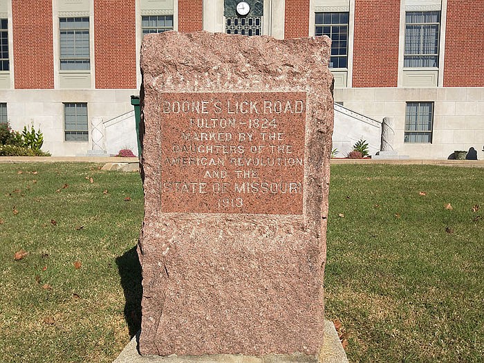 
This marker next to the courthouse commemorates Boone's Lick Road.