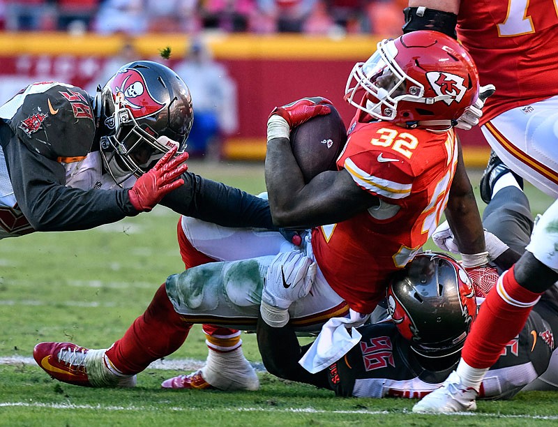 Chiefs running back Spencer Ware falls forward for yards during last Sunday's game against
the Buccaneers at Arrowhead Stadium.