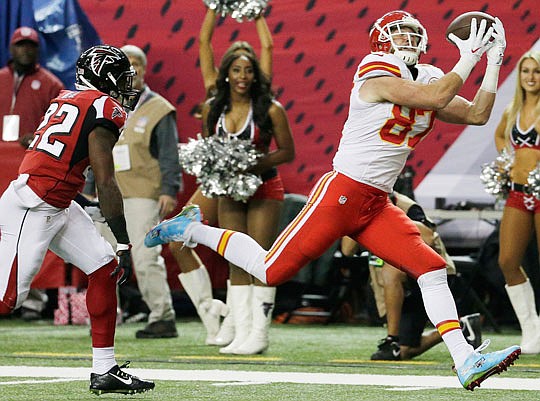 Chiefs tight end Travis Kelce makes a catch against the defense of Keanu Neal of the Falcons during Sunday afternoon's game in Atlanta.