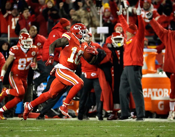 Tyreek Hill of the Chiefs returns a punt for a touchdown during Thursday night's game against the Raiders at Arrowhead Stadium.