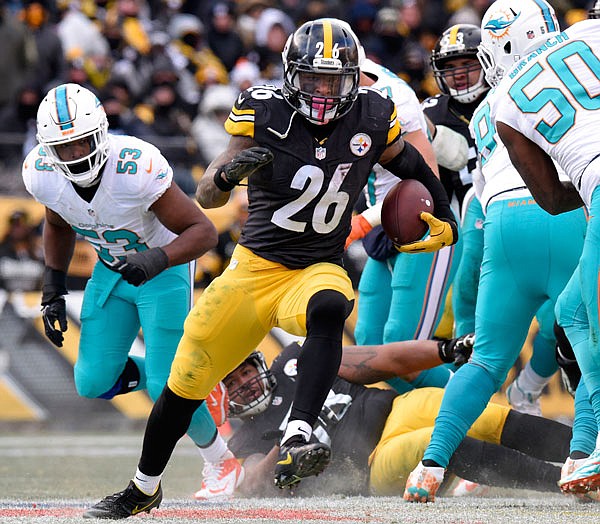 Steelers running back Le'Veon Bell runs during the second half of Sunday's AFC Wild Card game against the Dolphins in Pittsburgh.