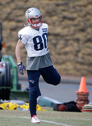 Patriots wide receiver Danny Amendola warms up during practice Thursday in Foxborough, Mass.