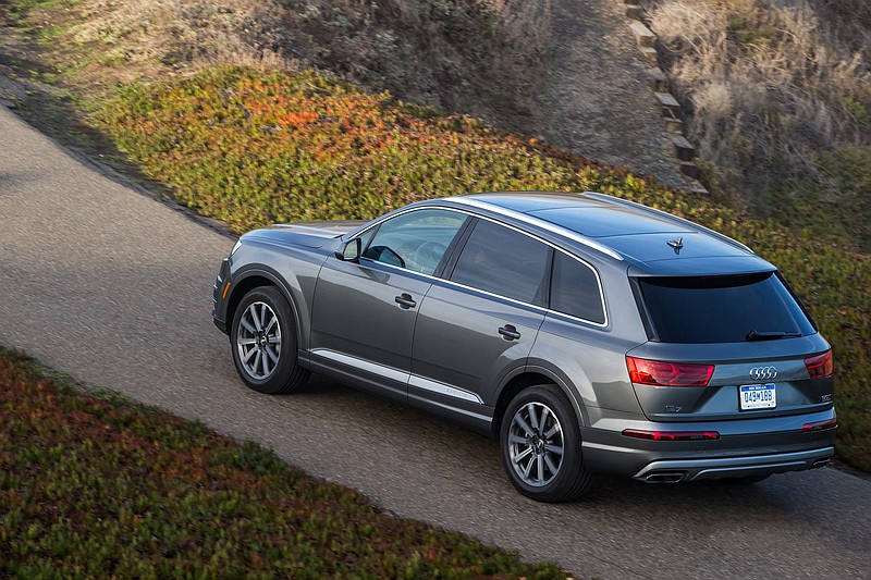 The Audi Q7's drive train comprises Audi's 3.0-liter V6 gasoline engine (a 2.0-liter version is also available) mated to Audi's eight-speed "Tiptronic" transmission. The engine makes an impressive 333 horsepower and 325 pound feet of torque. 
