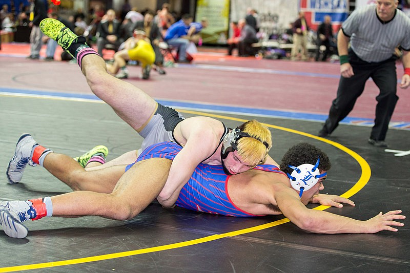 Willie Schotte of Versailles wrestles Warren Shepherd of Lexington in a fifth-place match at the state wrestling championships Saturday, Feb. 18, 2017 at Mizzou Arena in Columbia.