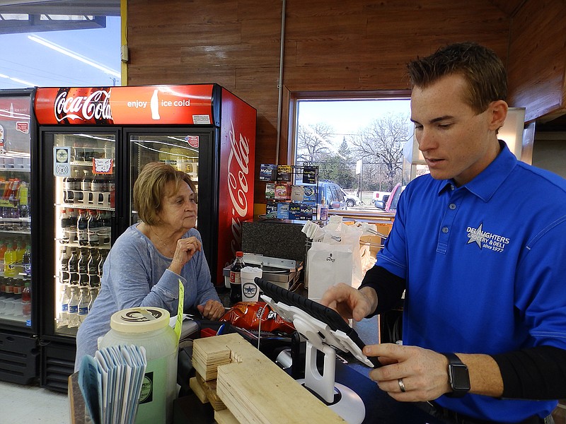 DeLaughter's marks 40 years of Maud business