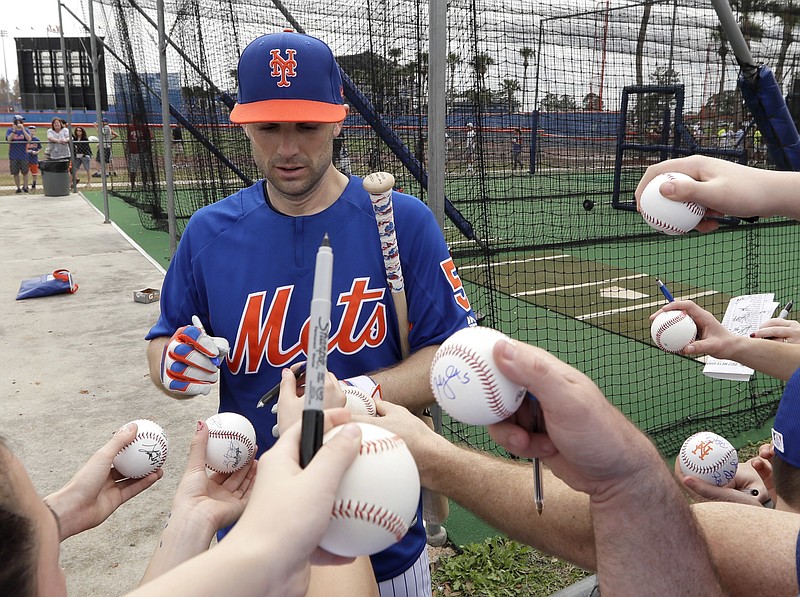 New York Mets third baseman David Wright signs autographs for fans during a spring training baseball workout Tuesday, Feb. 21, 2017, in Port St. Lucie, Fla. 