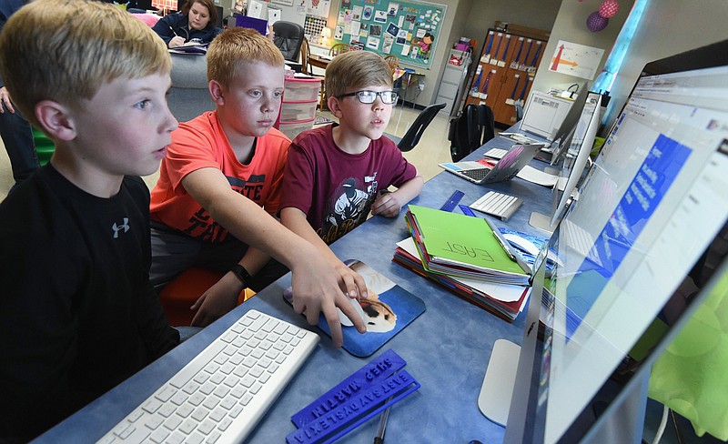 Arkansas students help dyslexic students with line readers | Texarkana ...