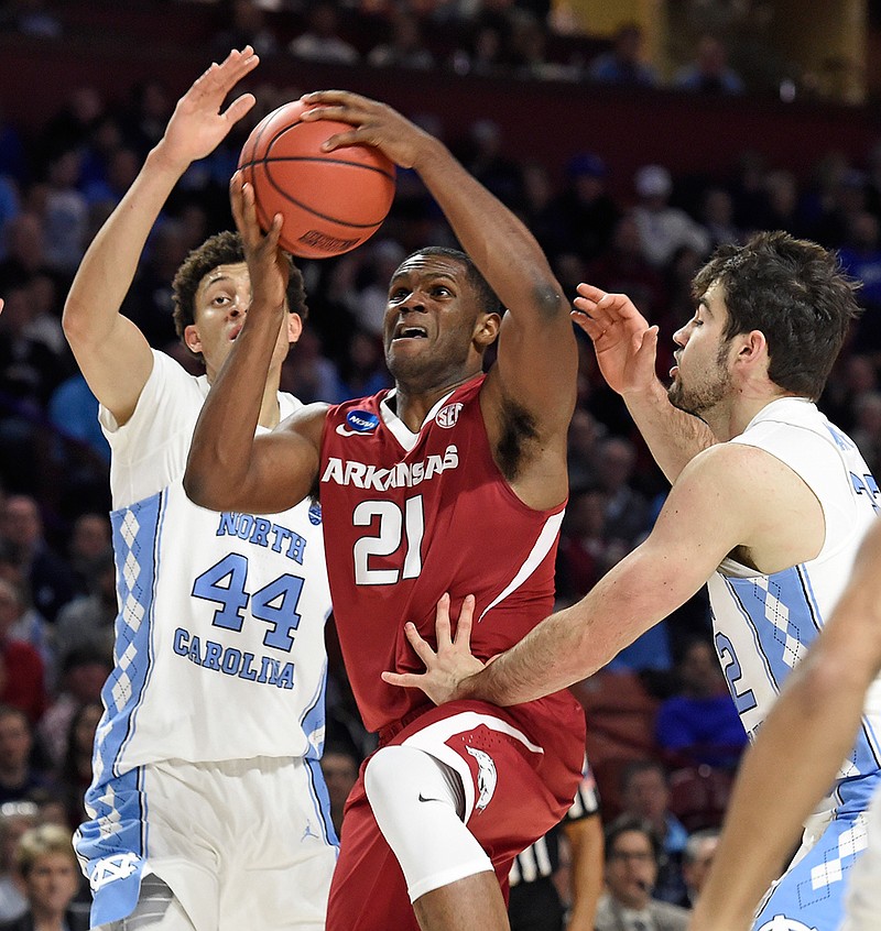 Arkansas's Manuale Watkins (21) drives between North Carolina's Justin Jackson (44) and Luke Maye (32) during the first half in a second-round game of the NCAA men's college basketball tournament in Greenville, S.C., Sunday, March 19, 2017.