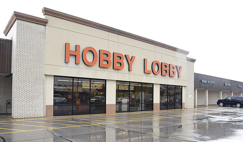 Hobby Lobby will be receiving new signage next week, giving the Jefferson City store a more updated appearance.