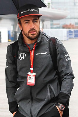 Two-time Formula One champion Fernando Alonzo plans to race in the Indianapolis 500 next month.