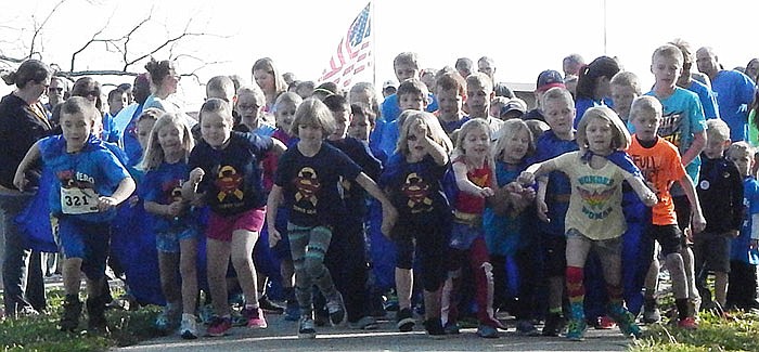Fulton area youngsters take off for the start of the 2016 Super Sam 5K event.