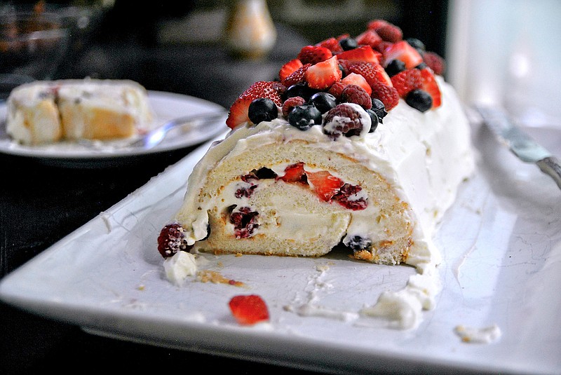 Use a serrated knife to cut the angel food cake roll, and eat it immediately as the cake will dry out. 