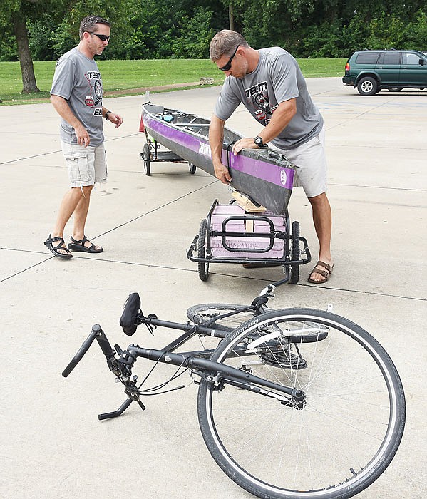 David Ganey, left, and Tod Wilson show how they will tow their 27-foot purple canoe to Kansas City for the annual MR340 Race on the Missouri River.