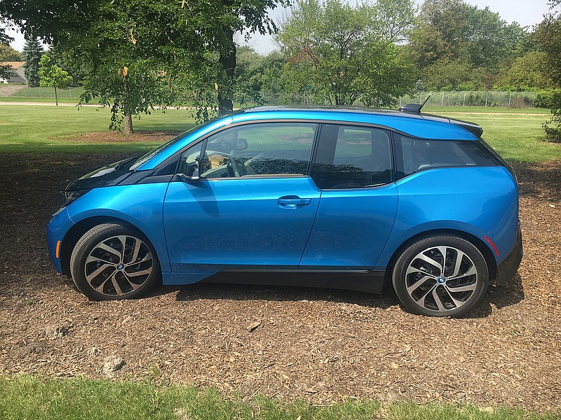 The 2017 BMW i3 REx electric vehicle with a 2.4 gallon range extender gets a bigger battery pack and capacity for 2017, increasing range from 72 miles to 97 electric-only miles. The backup generator provides an additional 80 miles of range. 