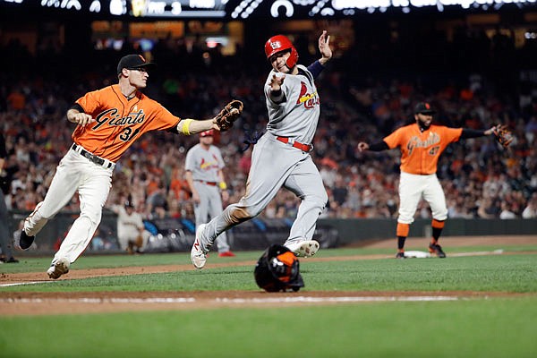 Kelby Tomlinson lines game-winning single as Giants beat Cardinals