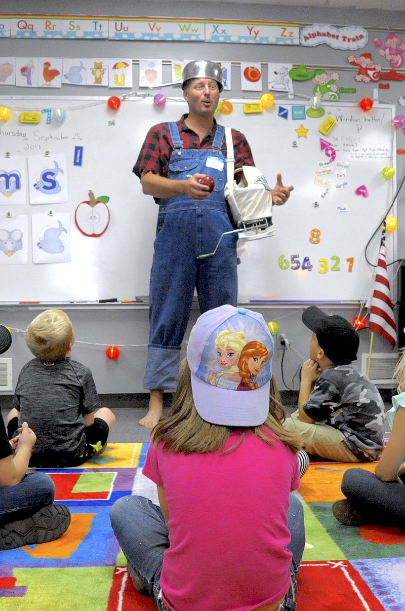 <p>Johnny Appleseed, portrayed by Jim Russell, visited kindergarten classrooms at California Elementary School Sept. 28, 2017 during Apple Week. (Democrat photo/Michelle Brooks)</p>