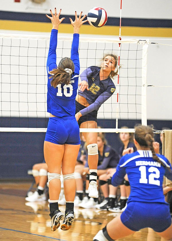 Helias Volleyball Downs Hermann On Senior Night