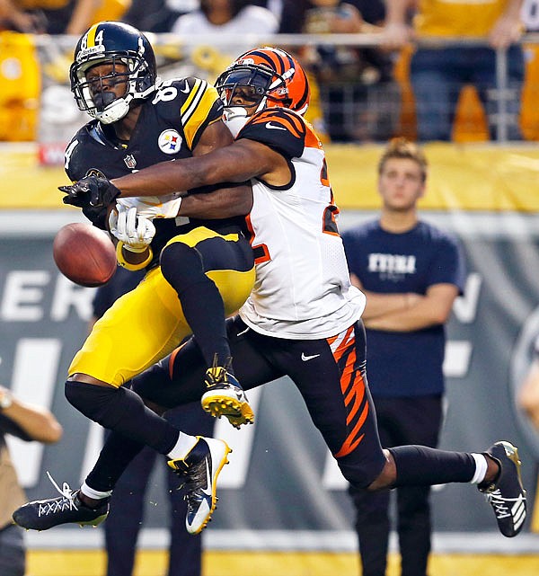 Bengals cornerback William Jackson (right) breaks up a pass intended for Steelers wide receiver Antonio Brown in the end zone during the second half of Sunday's game in Pittsburgh.