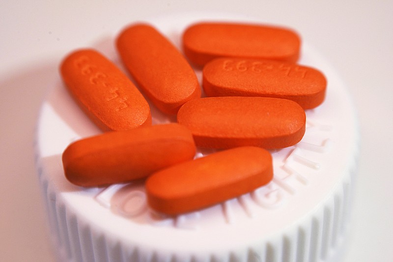 This photo shows tablets of ibuprofen. A study found over-the-counter pills worked as well as opioids at reducing severe pain for emergency room patients with broken bones and sprains.