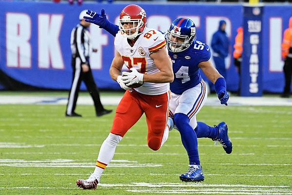 Chiefs tight end Travis Kelce tries to get away from Olivier Vernon of the Giants during last Sunday's game in East Rutherford, N.J.