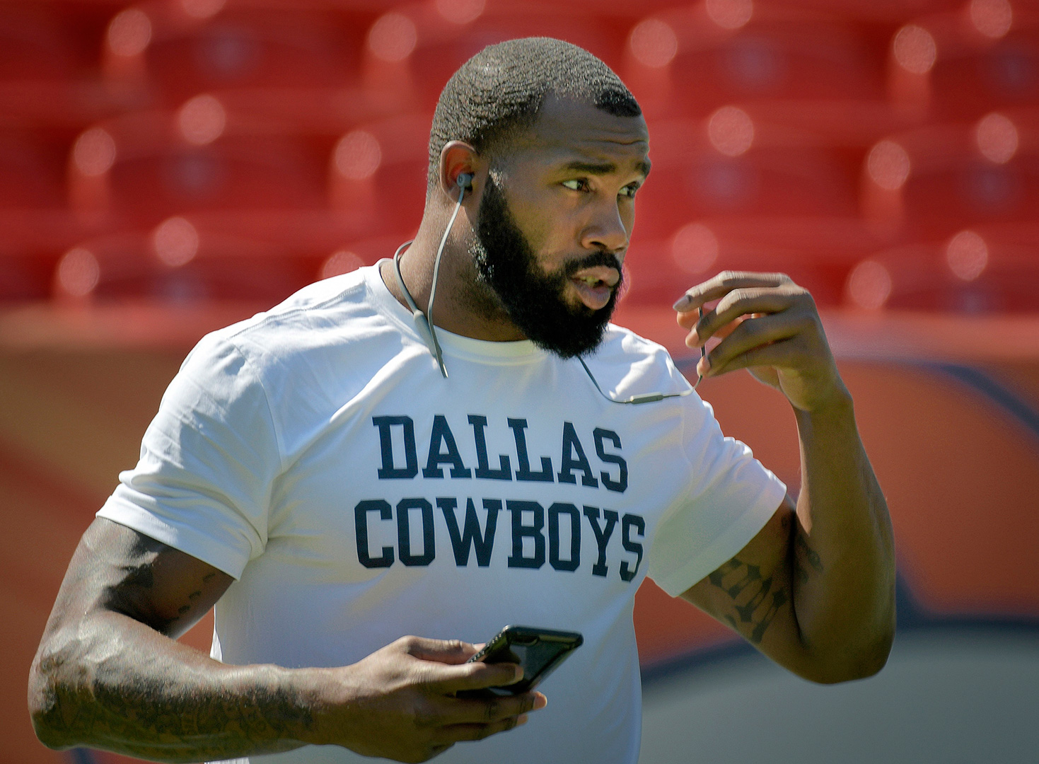 Veteran running back Darren McFadden retires after 10 seasons in the NFL 