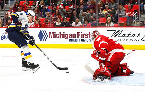 Blues right wing Scottie Upshall scores on Red Wings goalie Jimmy Howard in the second period of Saturday afternoon's game in Detroit.