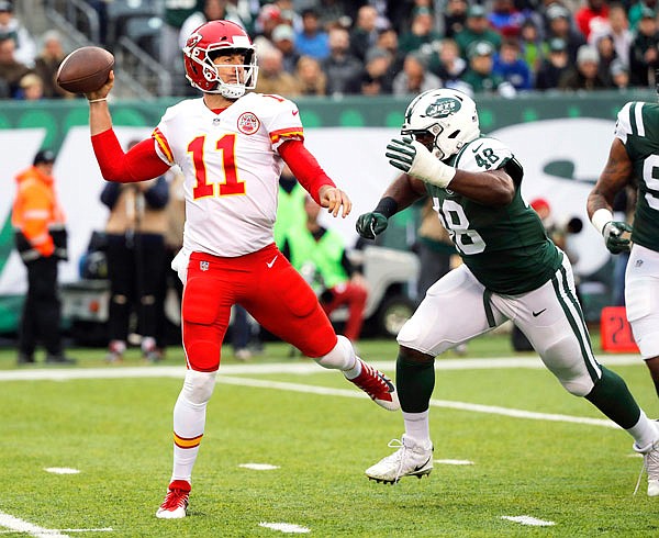 Chiefs quarterback Alex Smith throws during the first half of last Sunday's game against the Jets in East Rutherford, N.J.