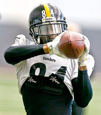 Steelers wide receiver Antonio Brown makes a catch during drills in practice Thursday in Pittsburgh. The Steelers host the Jaguars in the divisional playoffs today.